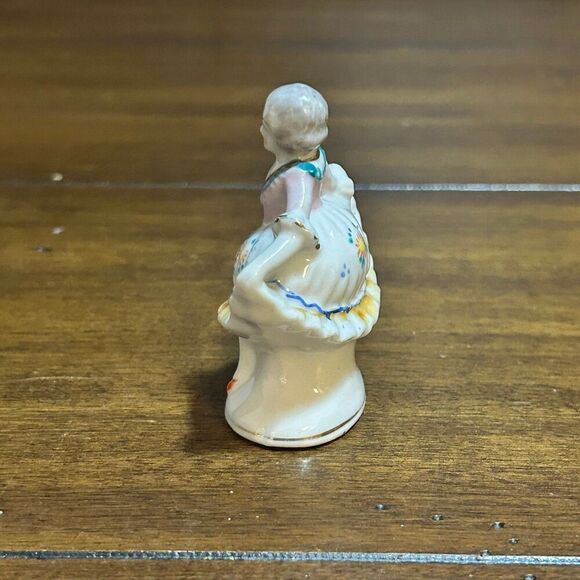 Vintage Porcelain Colonial Woman Figurine made in Occupied Japan 1940s - Picture 2 of 6